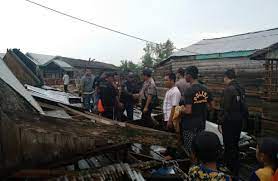 Akibat Puting Beliung di Inhil, 16 Rumah Rusak